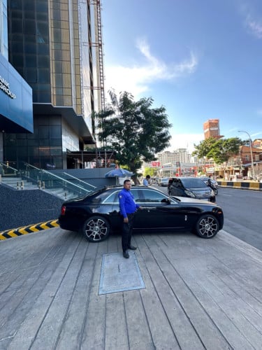 我們有買賣和出租高級汽車 聯絡電話：017899168