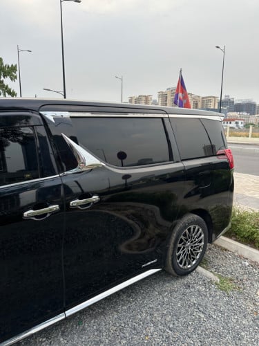 我們有買賣和出租高級汽車 聯絡電話： 017899168