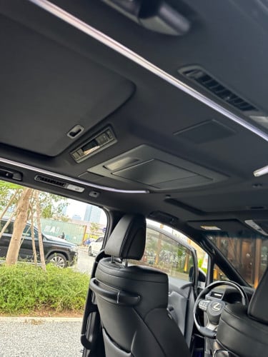 我們有買賣和出租高級汽車 聯絡電話： 017899168