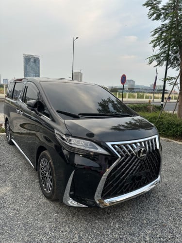 我們有買賣和出租高級汽車 聯絡電話： 017899168