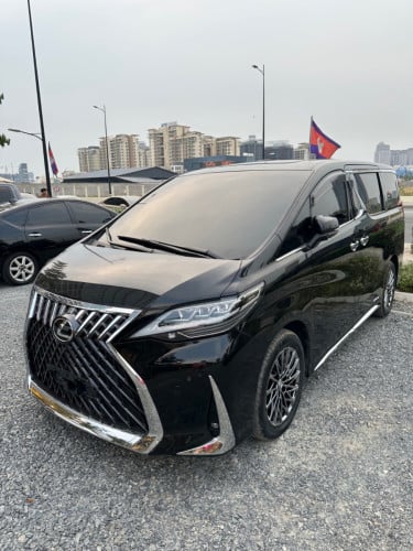 我們有買賣和出租高級汽車 聯絡電話： 017899168