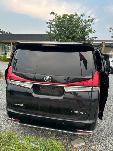 我們有買賣和出租高級汽車 聯絡電話： 017899168