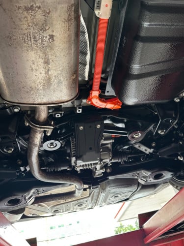 我們有買賣和出租高級汽車 聯絡電話： 017899168