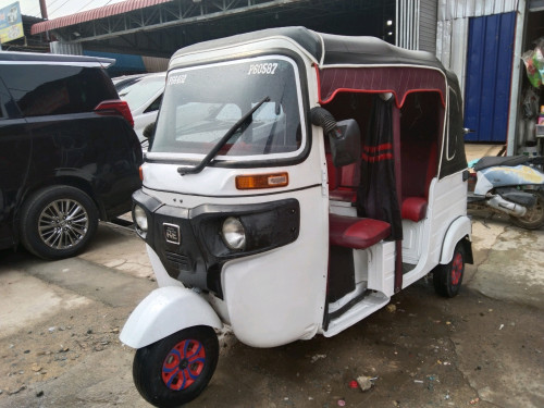 កង់បីលក់ 019 នៅស្អាតម៉ាស៊ីនស្ងាត់ល្អ។ តម្លៃ 1630 ចរចាបាន