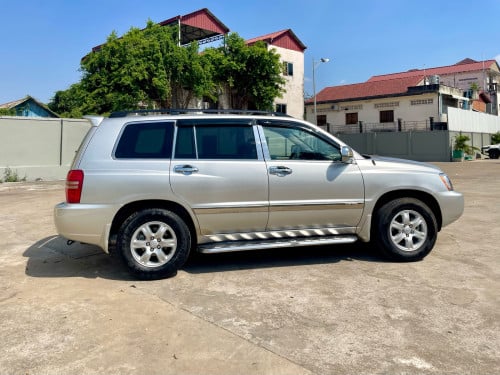 ឡានលក់ឆ្នាំ02V4P1 ពណ៌ទឹកប្រាក់
