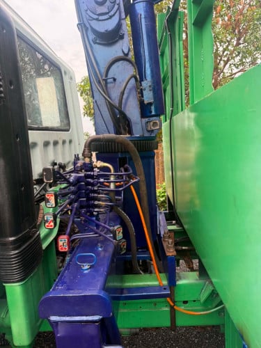 ឡានស្ទូចលក់ ឆ្នាំ2000 ក្រដាស់ពន្ធ
