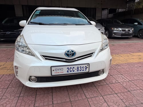 ស្លាកលេខ 2013” Prius V Full 5” សកាំមៃក្នុងលឿង មូលស្អាតល្អ ម្ចាស់ដើម