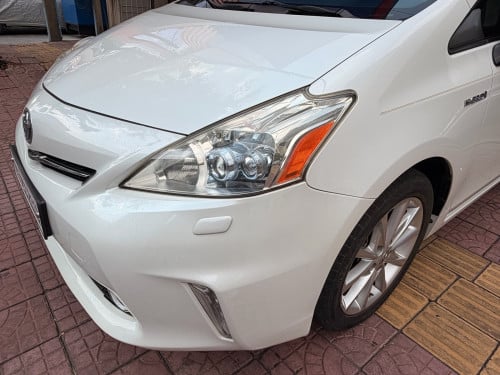 ស្លាកលេខ 2013” Prius V Full 5” សកាំមៃក្នុងលឿង មូលស្អាតល្អ ម្ចាស់ដើម