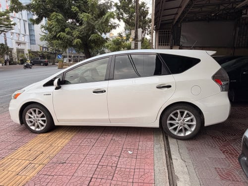 ស្លាកលេខ 2013” Prius V Full 5” សកាំមៃក្នុងលឿង មូលស្អាតល្អ ម្ចាស់ដើម