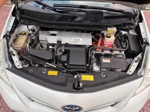 ស្លាកលេខ 2013” Prius V Full 5” សកាំមៃក្នុងលឿង មូលស្អាតល្អ ម្ចាស់ដើម