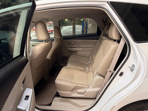 ស្លាកលេខ 2013” Prius V Full 5” សកាំមៃក្នុងលឿង មូលស្អាតល្អ ម្ចាស់ដើម