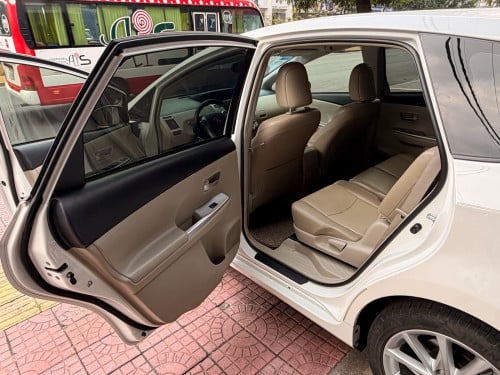 ស្លាកលេខ 2013” Prius V Full 5” សកាំមៃក្នុងលឿង មូលស្អាតល្អ ម្ចាស់ដើម