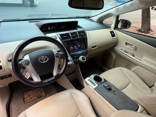 ស្លាកលេខ 2013” Prius V Full 5” សកាំមៃក្នុងលឿង មូលស្អាតល្អ ម្ចាស់ដើម
