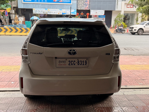 ស្លាកលេខ 2013” Prius V Full 5” សកាំមៃក្នុងលឿង មូលស្អាតល្អ ម្ចាស់ដើម