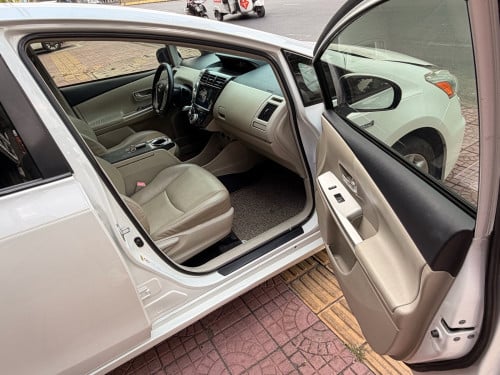 ស្លាកលេខ 2013” Prius V Full 5” សកាំមៃក្នុងលឿង មូលស្អាតល្អ ម្ចាស់ដើម