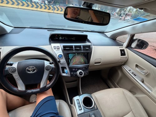 ស្លាកលេខ 2013” Prius V Full 5” សកាំមៃក្នុងលឿង មូលស្អាតល្អ ម្ចាស់ដើម