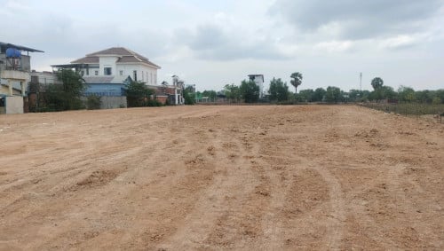 ដីលក់បន្ទាន់ដីចាក់ស្អាតស្រាប់ភូមិភ្ញាជ័យ សង្តាត់ស្វាយដង្គំក្រុងសៀមរាប30m²×80m²/95$ចរចាប្លង់រឹង