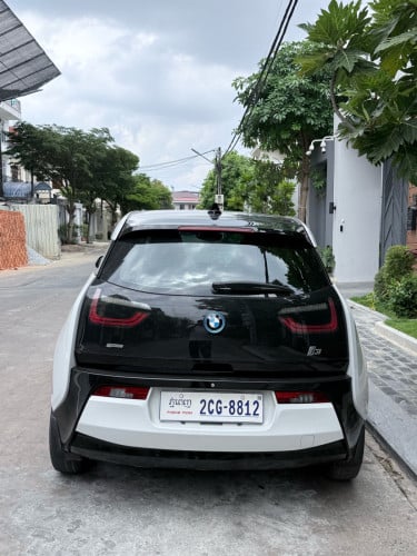 មានលុយ 4000$ រំលស់ជាមួយឃ្លាំងផ្ទាល់ យក BMW i3 full option ជិះភ្លាម
