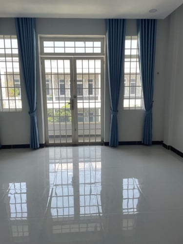 ផ្ទះ​ បូរី​  កំពង់៣ជាន់​ 5 បន្ទប់​ទឹក​ 4បន្ទប់​គេង