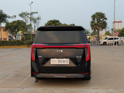 ឡាន 6 កៅអី VIP
