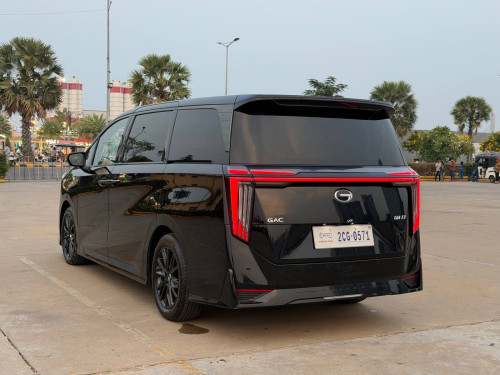 ឡាន 6 កៅអី VIP