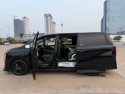 ឡាន 6 កៅអី VIP