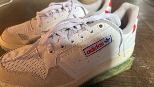 ស្បែកជើង adidas ថ្មី ល បានម្តងនៅផ្លាកzin