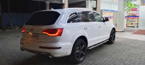 លក់Audi Q7 2011 full កៅអី3ជួរ ដំបូលបើ2តង់ ក្នុងលឿង