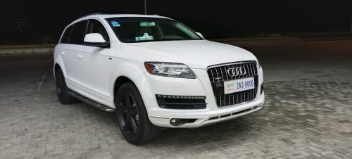 លក់Audi Q7 2011 full កៅអី3ជួរ ដំបូលបើ2តង់ ក្នុងលឿង
