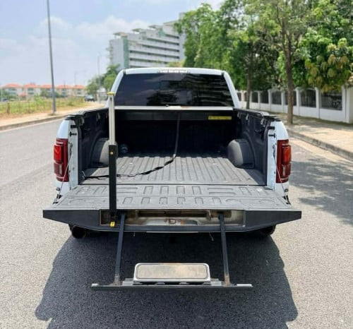 ស្តុកថ្មី Ford F-150 Raptor 2018 Full option USA ឡានស្អាត អត់មានបុកប៉ះ អត់ច្រេស តម្លៃល្អ