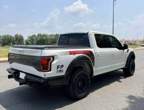 ស្តុកថ្មី Ford F-150 Raptor 2018 Full option USA ឡានស្អាត អត់មានបុកប៉ះ អត់ច្រេស តម្លៃល្អ