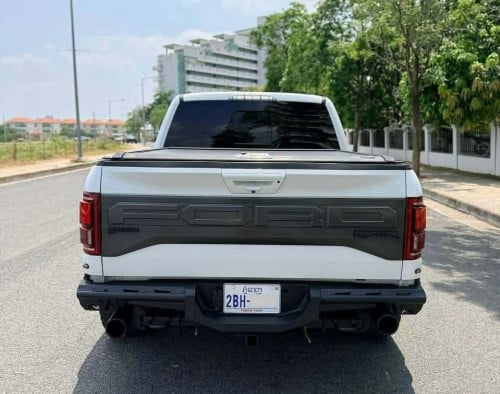 ស្តុកថ្មី Ford F-150 Raptor 2018 Full option USA ឡានស្អាត អត់មានបុកប៉ះ អត់ច្រេស តម្លៃល្អ
