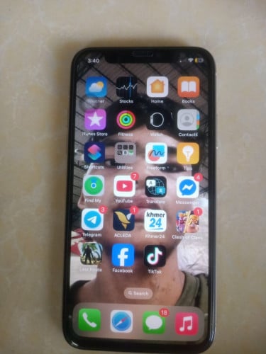លក់iPhoneX64g  idប្រេីបាន  ថ្មដូរថ្មីកាន់ល្អ លក់40$/0765550978
