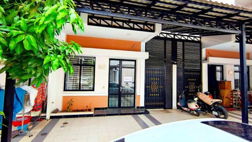 ផ្ទះសម្រាប់លក់ វីឡាកូនកាត់ (LH) ( មានចំហៀងផ្ទះ )