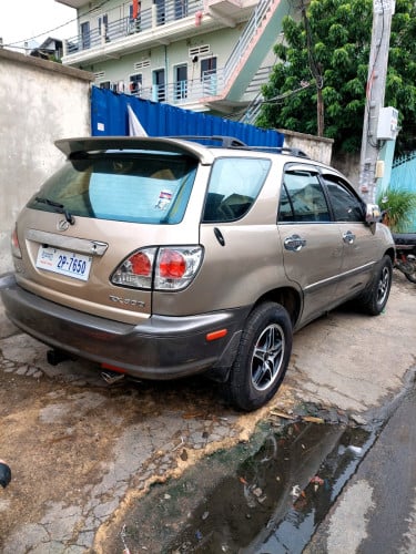 ឡានលក់ RX 300 ឆ្នាំ 2000ប៉ុងពីរ