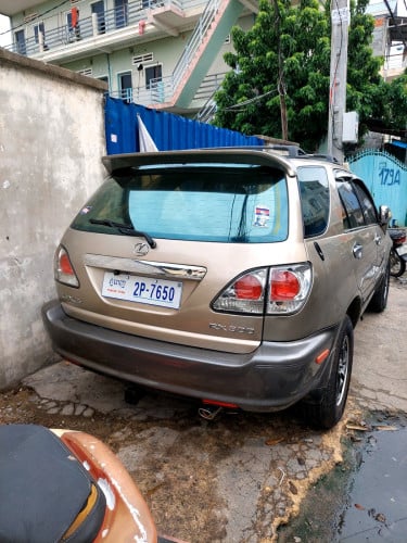 ឡានលក់ RX 300 ឆ្នាំ 2000ប៉ុងពីរ