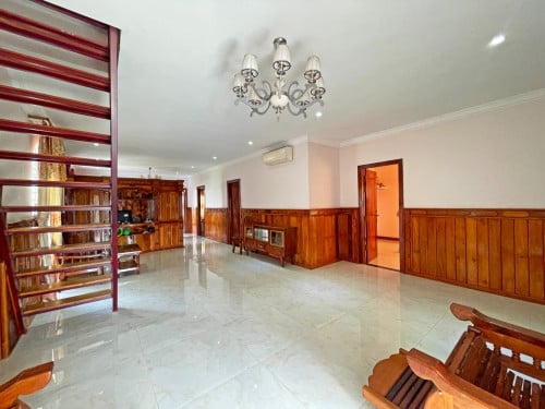 🏘 ផ្ទះវីឡា នៅជិតរមណីយដ្ឋានកៀនស្វាយ ត្រូវការលក់បន្ទាន់ខ្លាំង