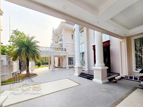 🏠វីឡាឃ្វីនកែង 2ជាប់គ្នា សម្រាប់ជួល | Queen Villa Corner 2Flat for Rent