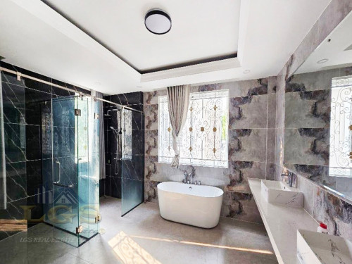 🏠វីឡាឃ្វីនកែង 2ជាប់គ្នា សម្រាប់ជួល | Queen Villa Corner 2Flat for Rent