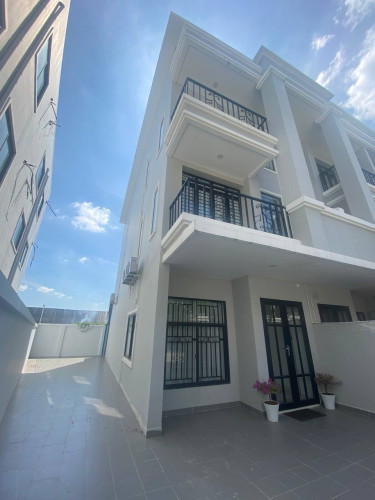 🏠 Link House in Borey Lucky one available for Rent 📍 ជិតព្រលានយន្តហោះថ្មី, ជិតផ្លូវ60ម, ជិត Aeon 3