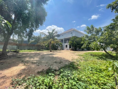 🏡 ដីនិងផ្ទះ (កែង) នៅជិតបុរី ពិភពថ្មីឈូកវ៉ា2 ត្រូវការលក់បន្ទាន់ខ្លាំង