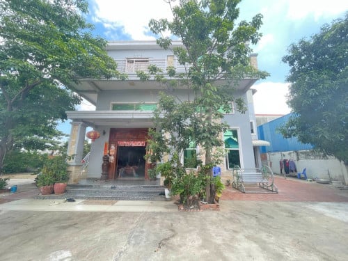 🏡 ដីនិងផ្ទះ (កែង) នៅជិតបុរី ពិភពថ្មីឈូកវ៉ា2 ត្រូវការលក់បន្ទាន់ខ្លាំង