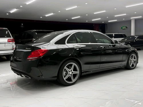Mercedes-Benz C300  Price: $29,800 (ចរចាបាន)