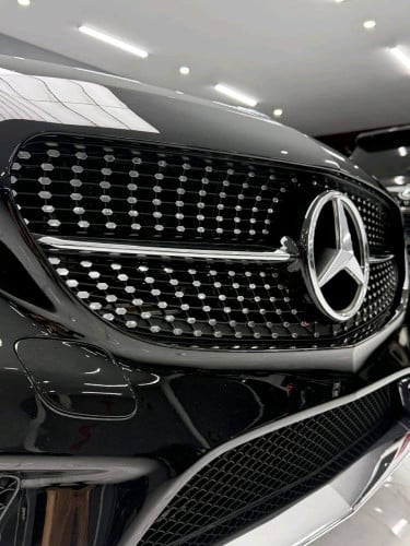 Mercedes-Benz C300  Price: $29,800 (ចរចាបាន)