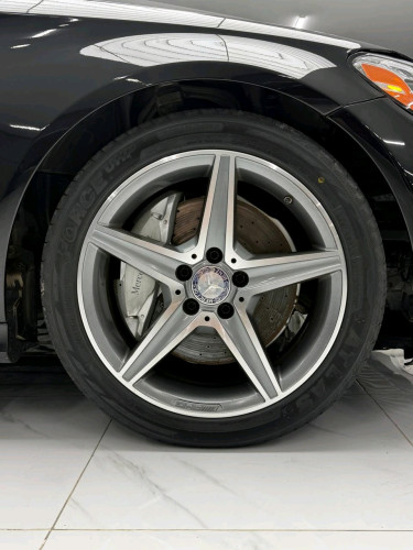 Mercedes-Benz C300  Price: $29,800 (ចរចាបាន)