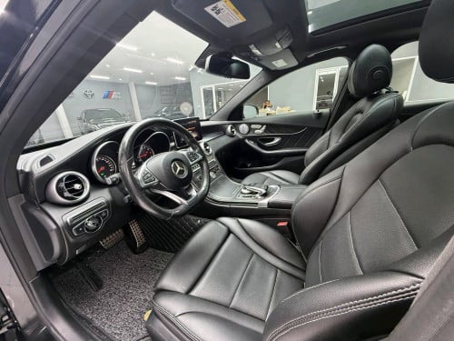 Mercedes-Benz C300  Price: $29,800 (ចរចាបាន)