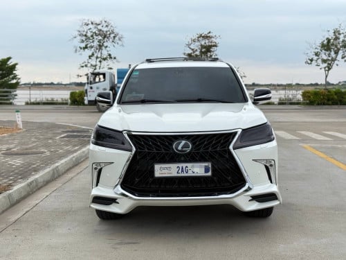 015 LX570