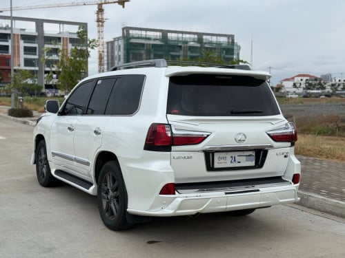 015 LX570