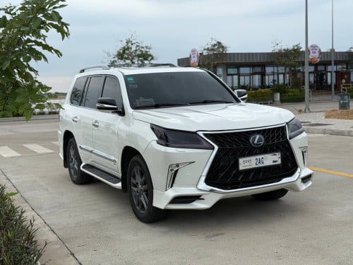 015 LX570