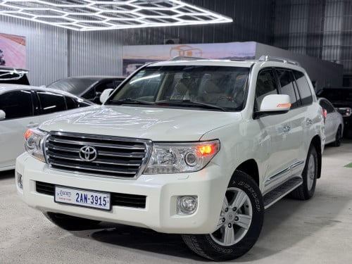 2013 Toyota Land Cruiser Full Option ទើបរៀបចំហើយ